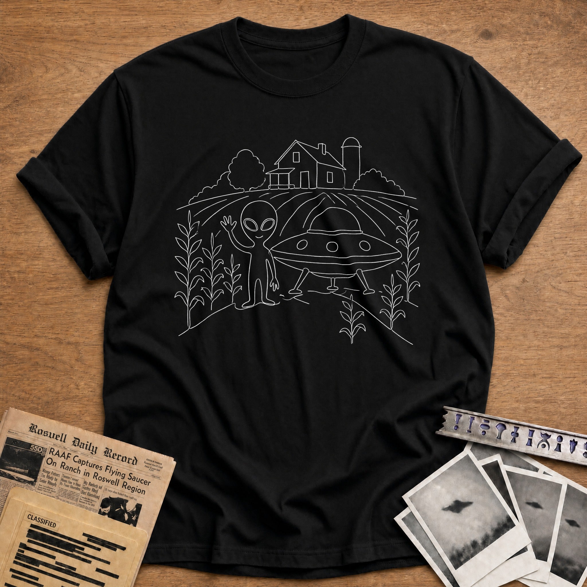 Alien Waving Crops 39 T-Shirt - Black
