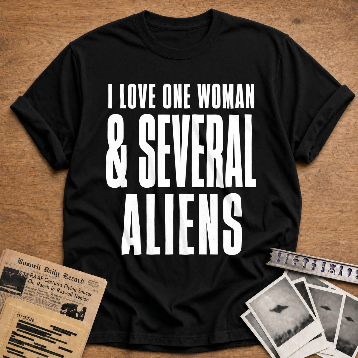 I Love One Woman And Several Aliens 62 T-Shirt - Black