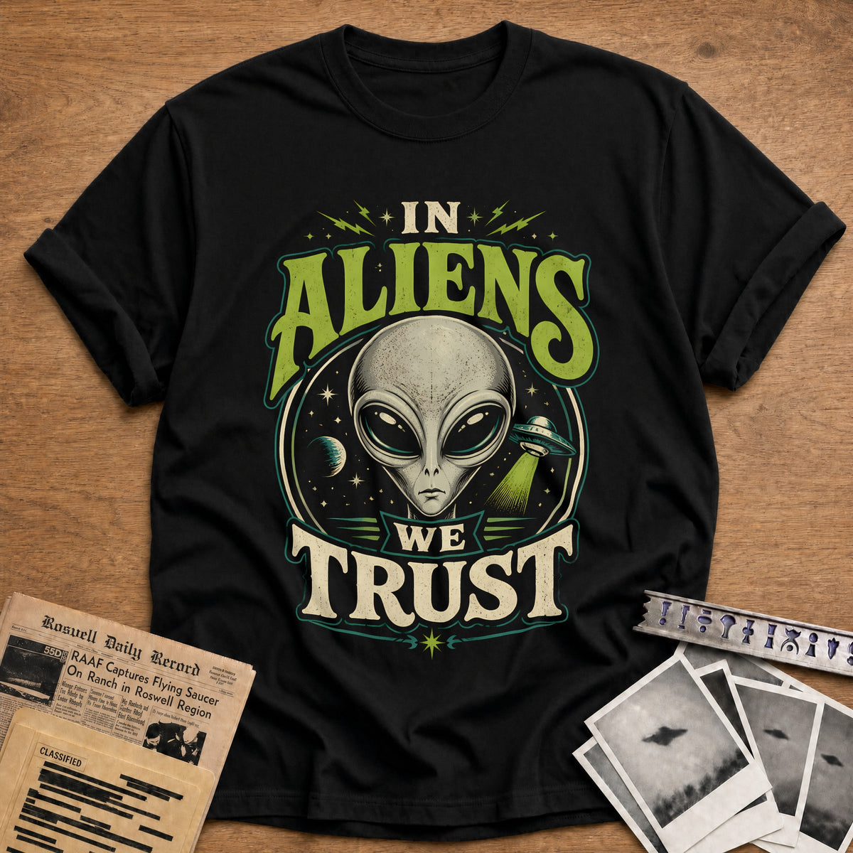 In Aliens We Trust 32 T-Shirt - Black