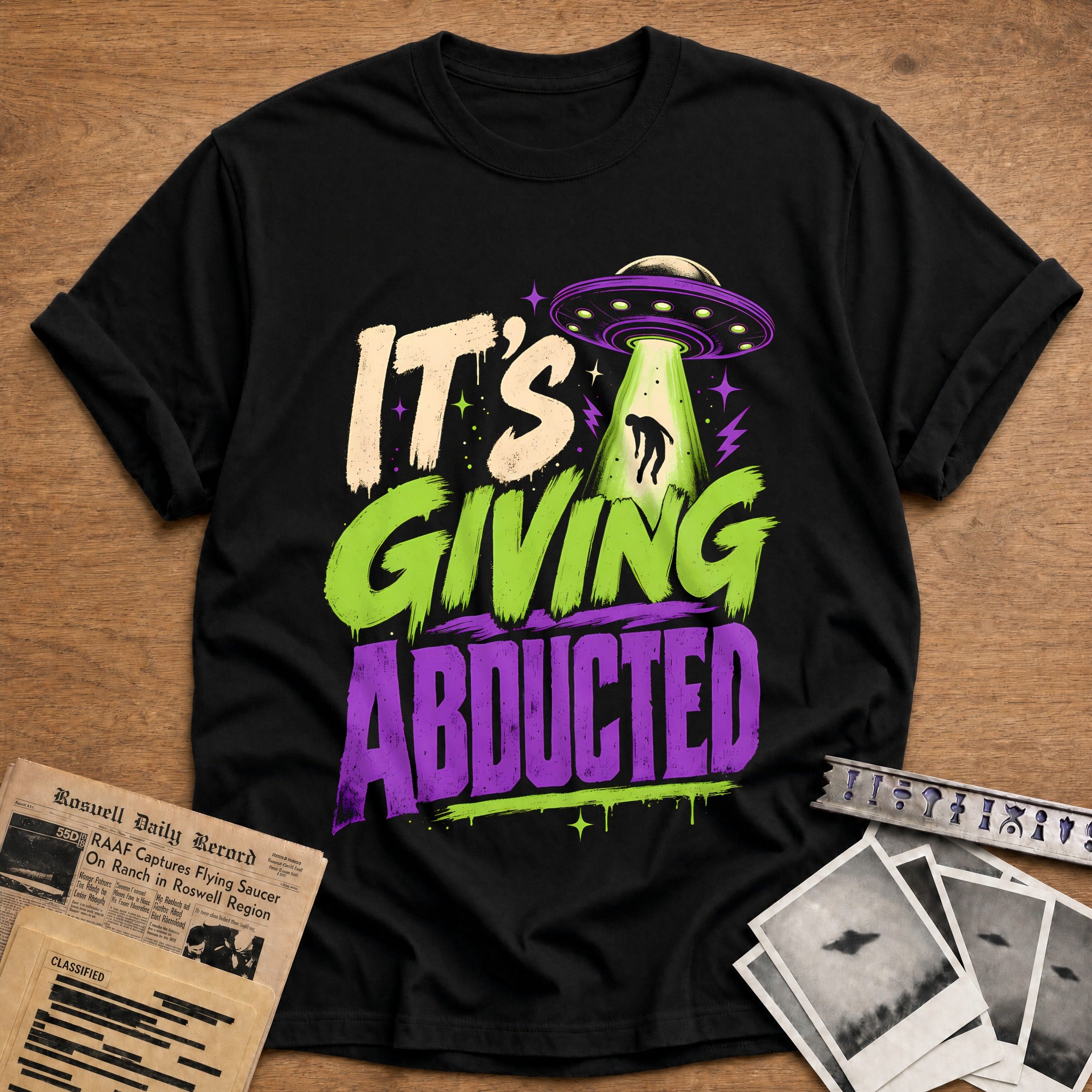 Its Giving Abducted 52 T-Shirt - Black