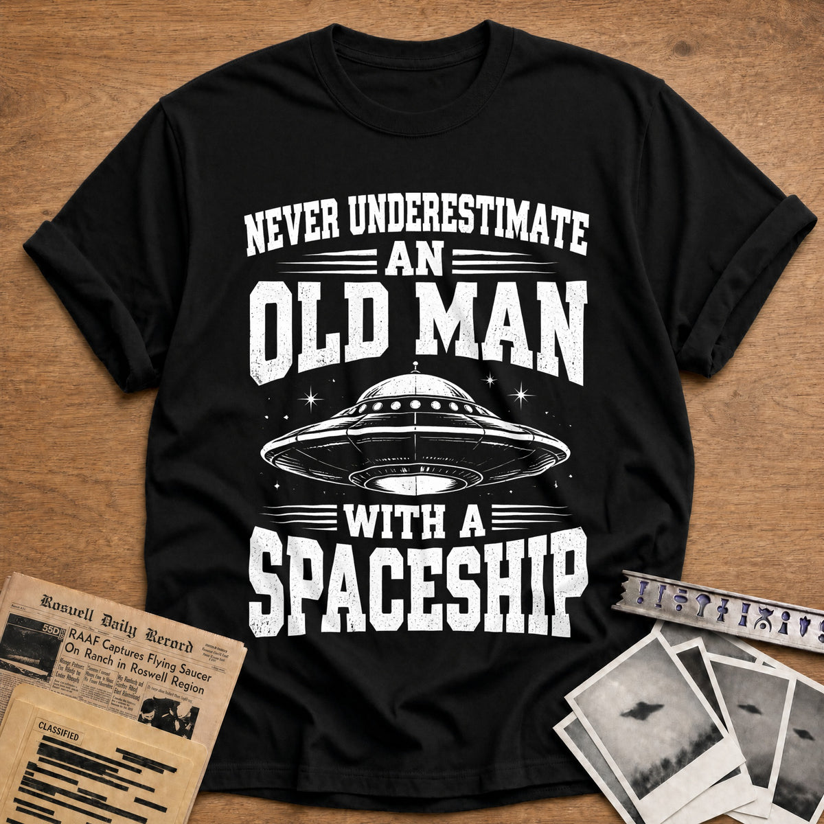 Never Underestimate An Old Man With A Spaceship 83 T-Shirt - Black