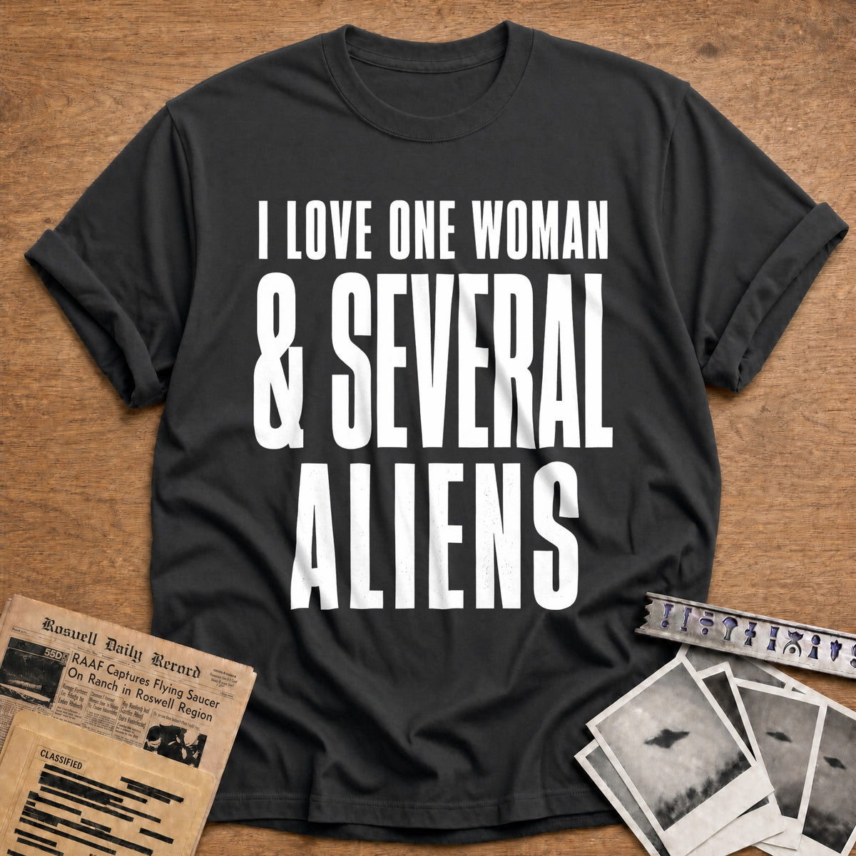 I Love One Woman And Several Aliens 62 T-Shirt - Charcoal