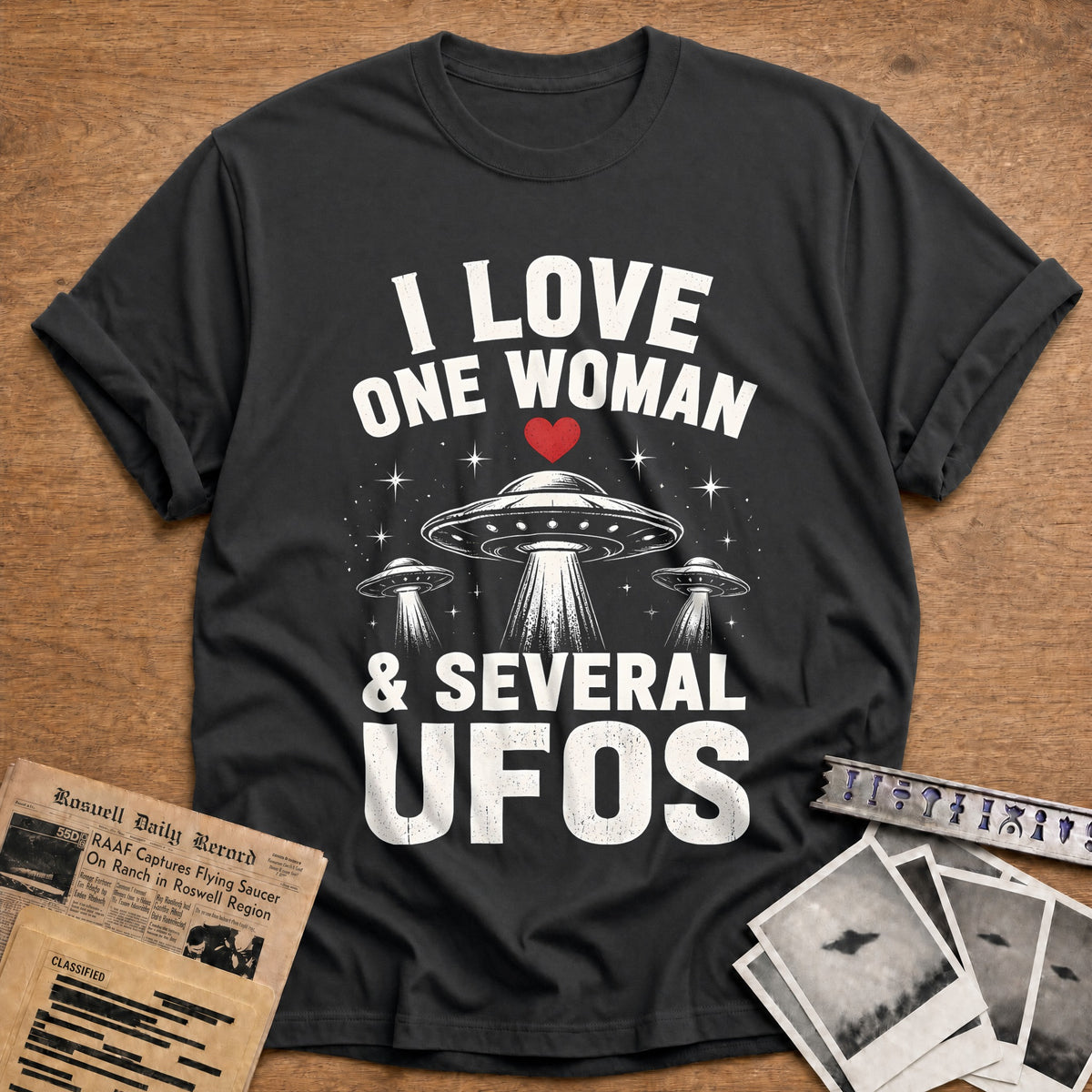 I Love One Woman And Several UFOs 10 T-Shirt - Charcoal