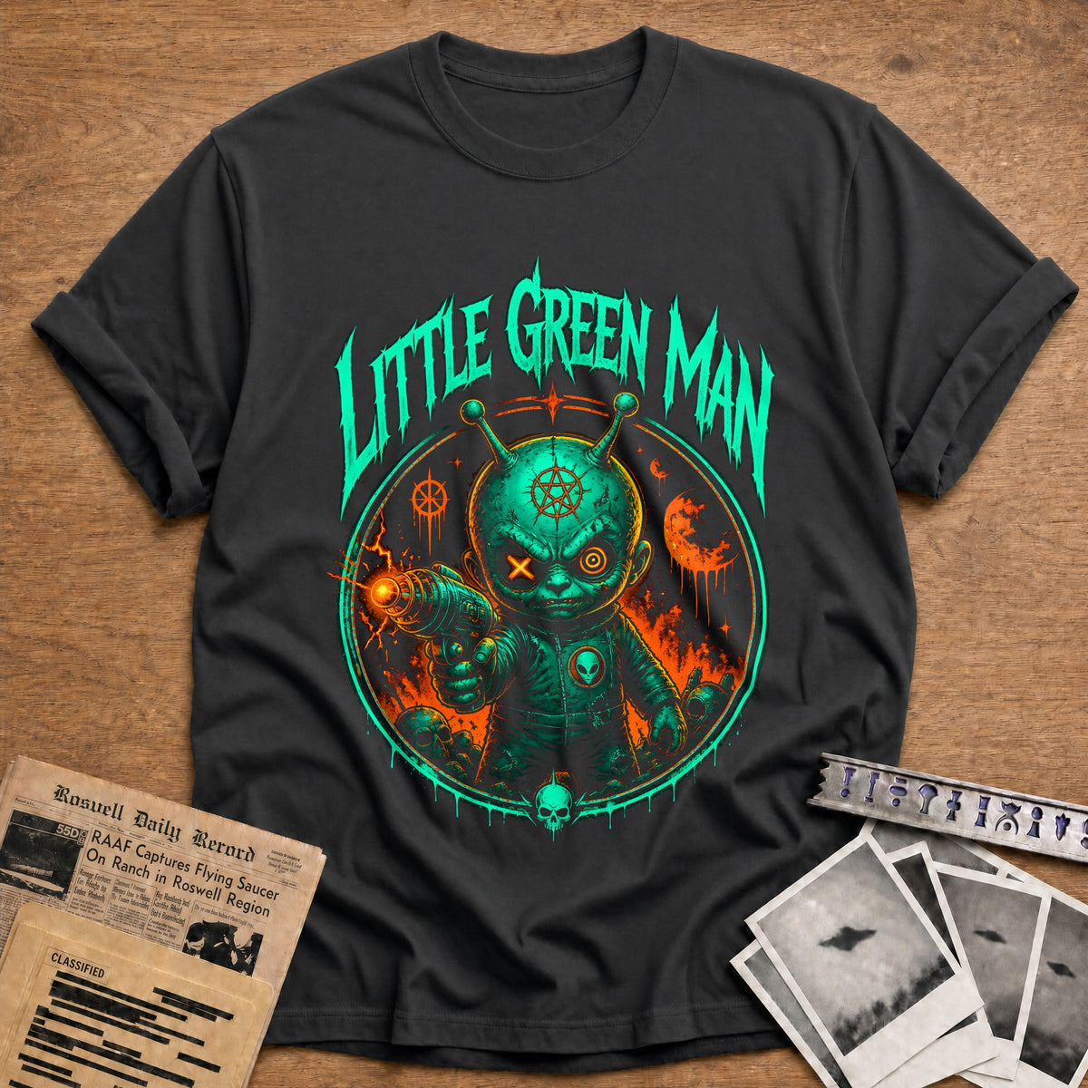Little Green Man 61 T-Shirt - Charcoal