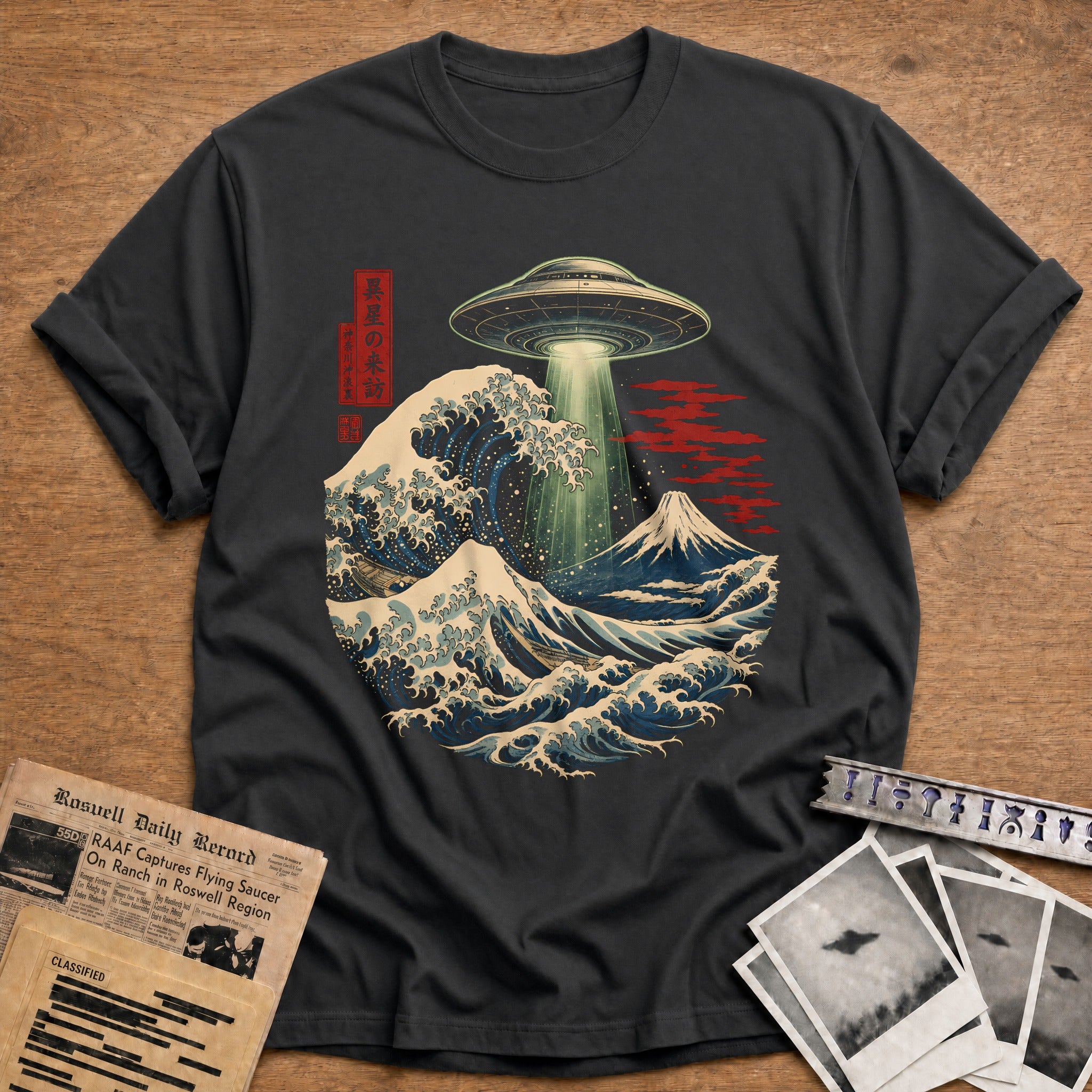 Ufo Over Great Wave 79 T-Shirt - Charcoal