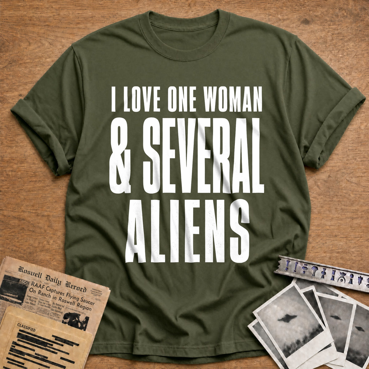 I Love One Woman And Several Aliens 62 T-Shirt - Military Green