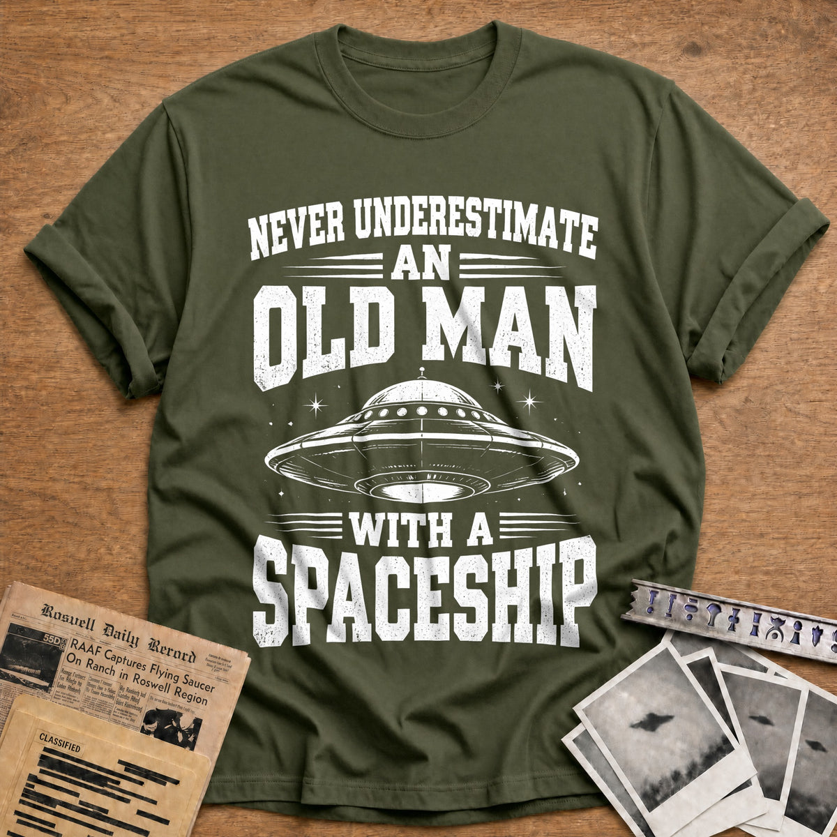 Never Underestimate An Old Man With A Spaceship 83 T-Shirt - Military Green