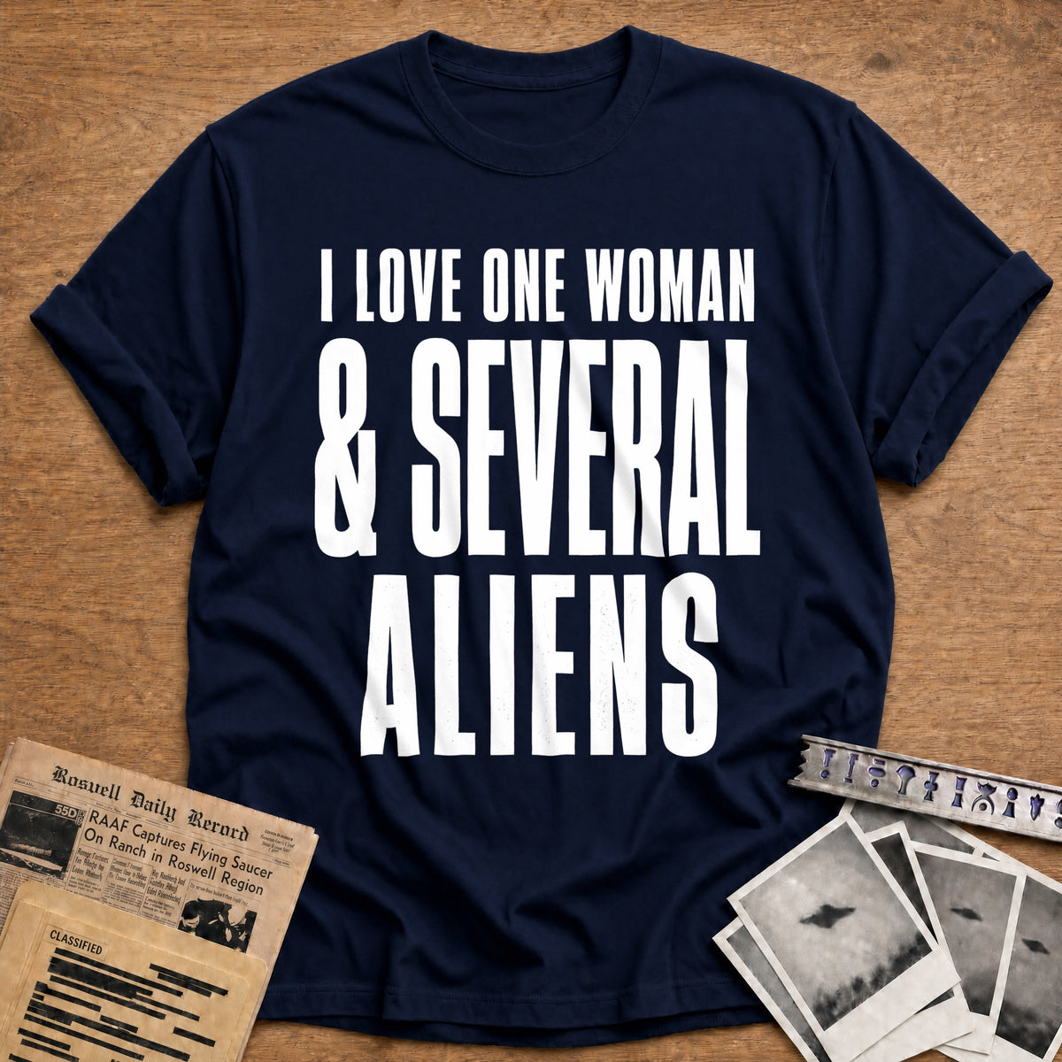 I Love One Woman And Several Aliens 62 T-Shirt - Navy