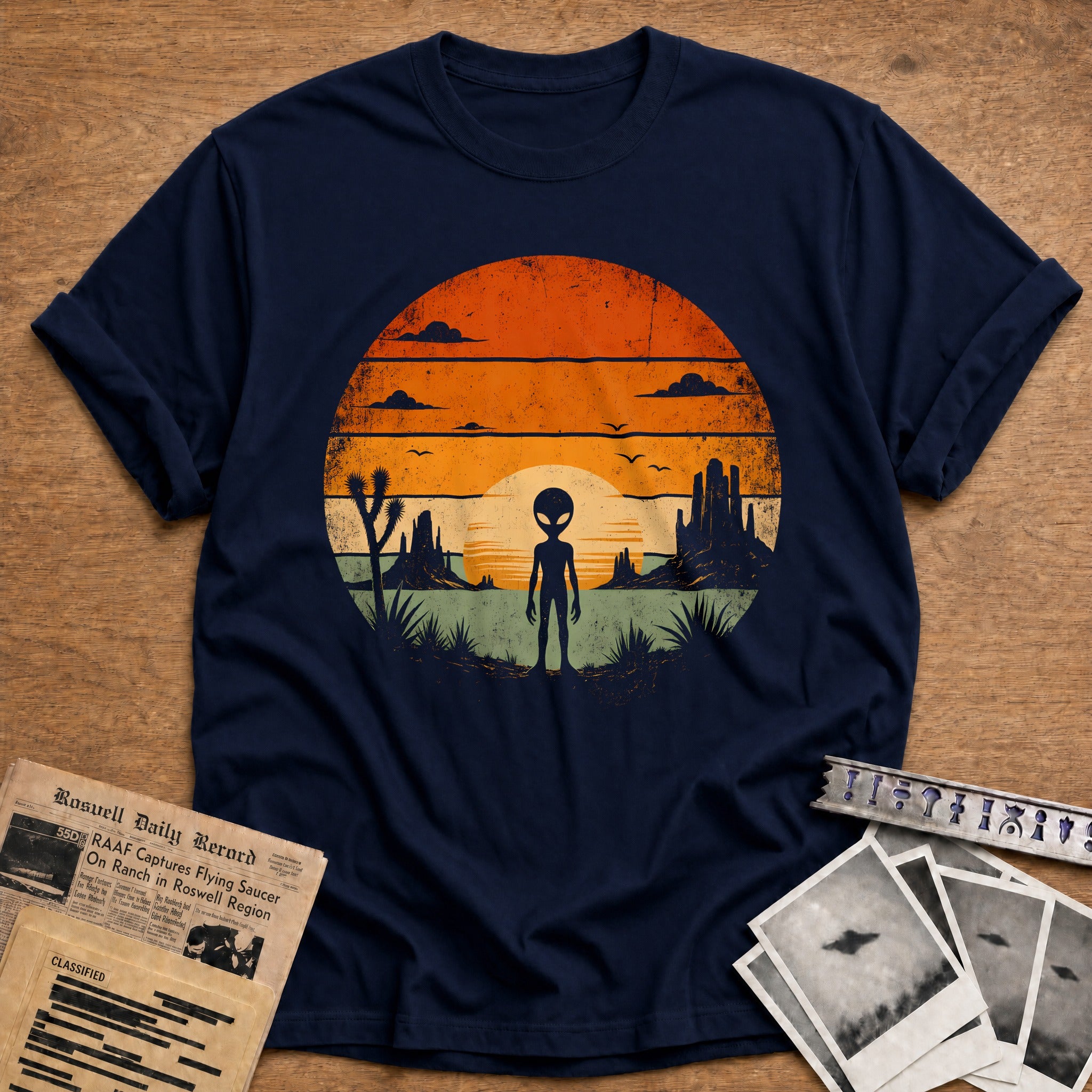 Retro Alien Sunset 30 T-Shirt - Navy