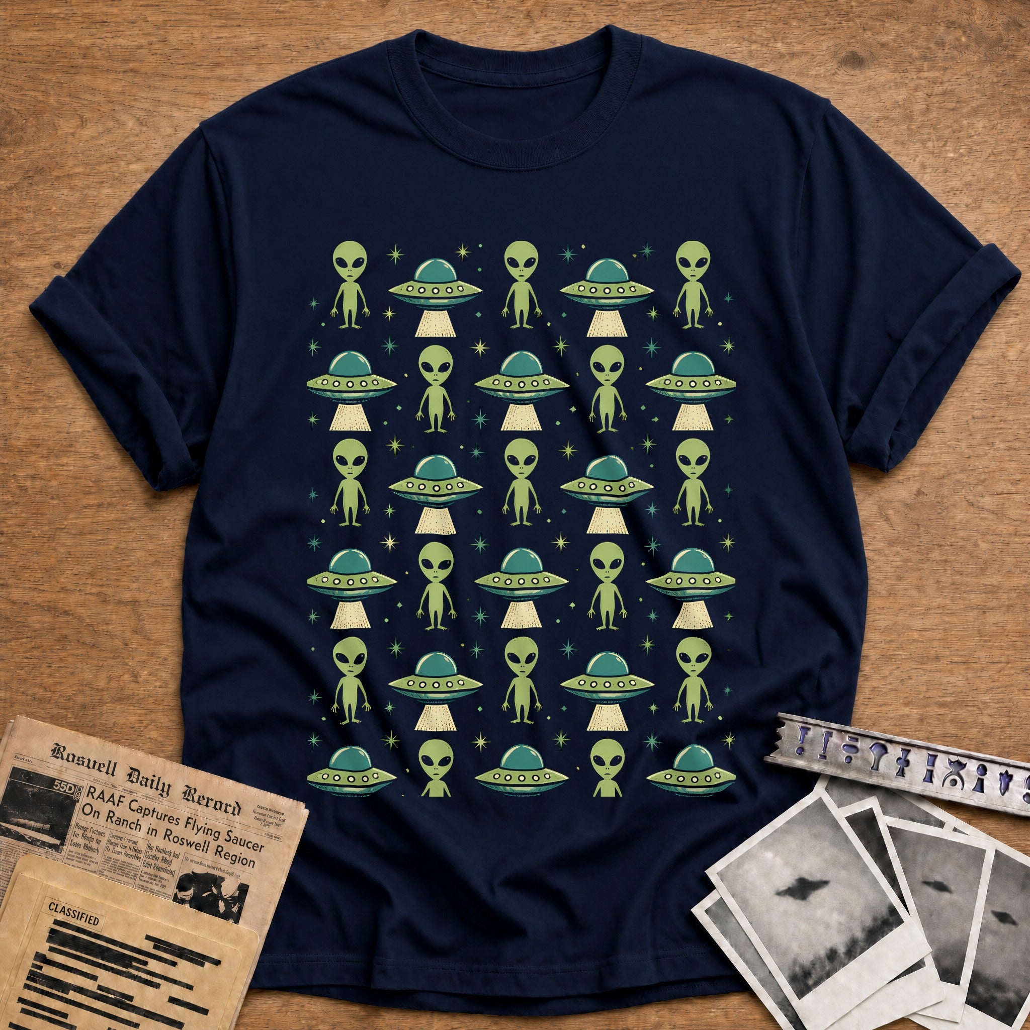 Saucer Lineup T-Shirt - Navy