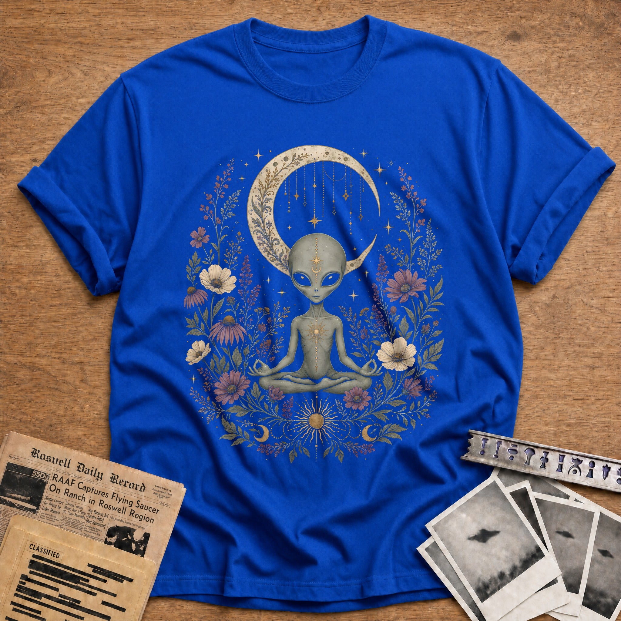 Alien Meditating Crescent 86 T-Shirt - Royal