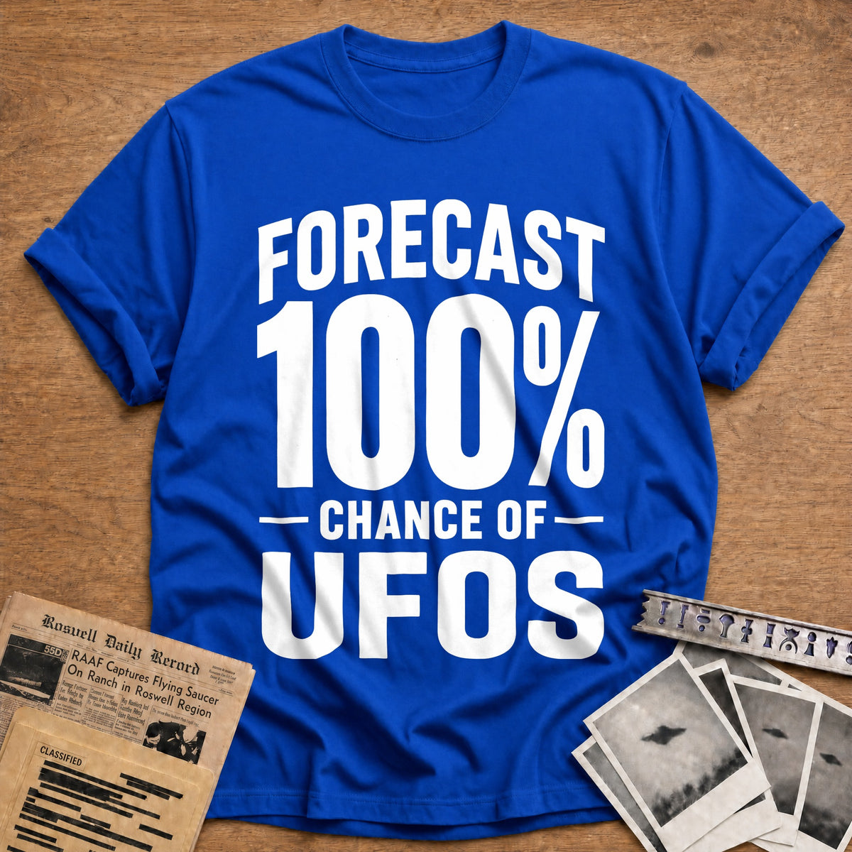 Forecast 100 Percent Chance Of UFOs 90 T-Shirt - Royal