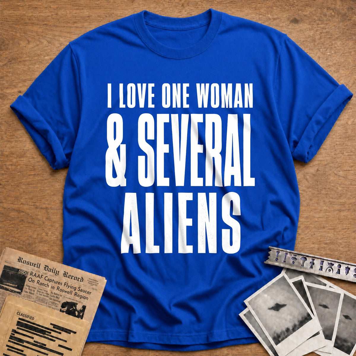 I Love One Woman And Several Aliens 62 T-Shirt - Royal