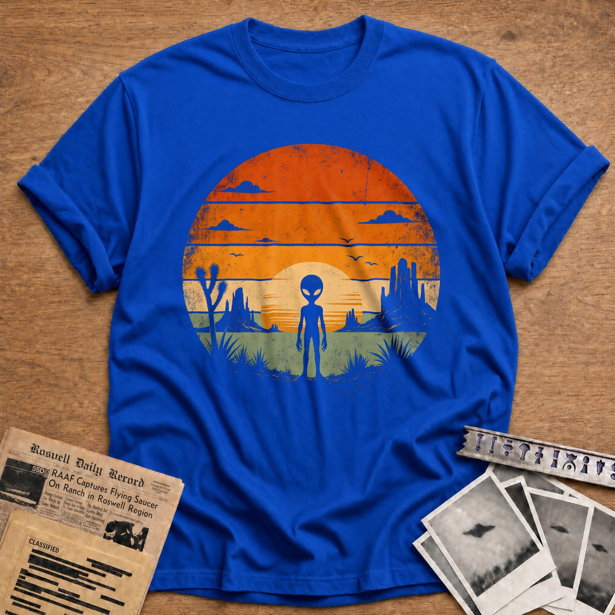 Retro Alien Sunset 30 T-Shirt - Royal