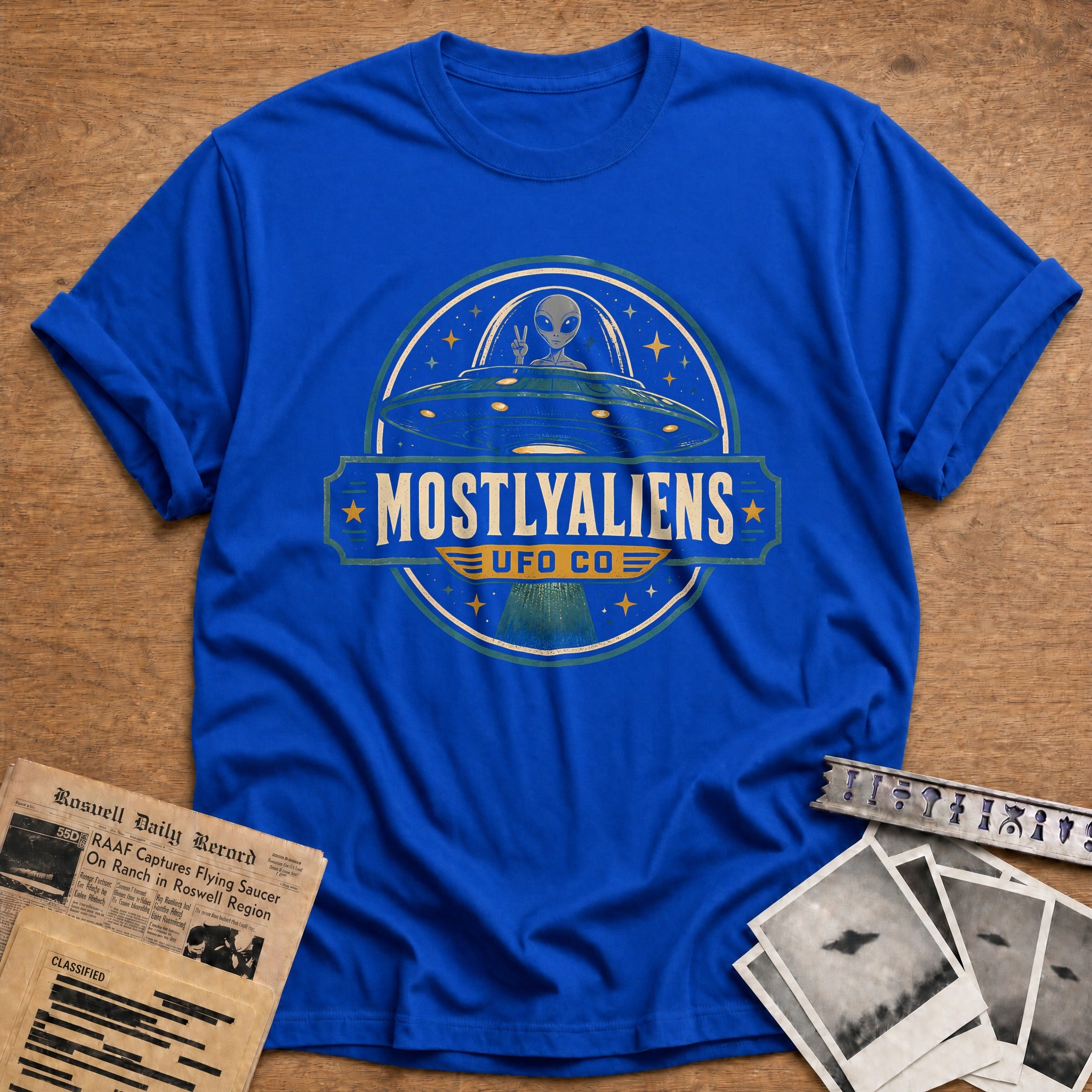 Retro Ufo Badge Teal 21 T-Shirt - Royal