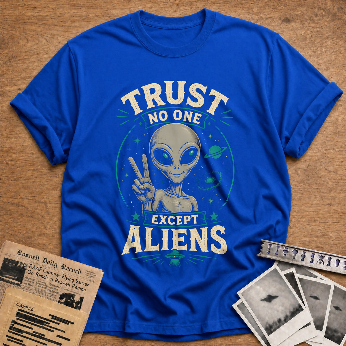 Trust No One Except Aliens 27 T-Shirt - Royal