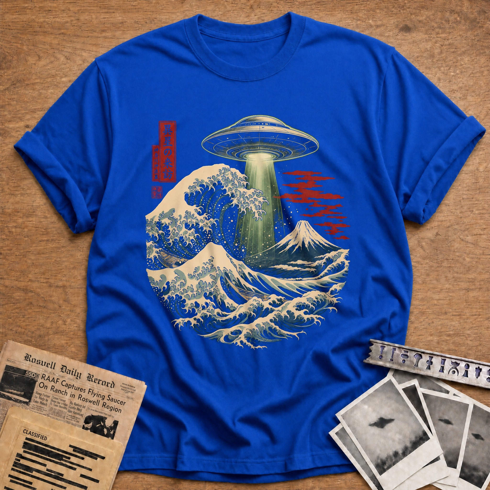 Ufo Over Great Wave 79 T-Shirt - Royal