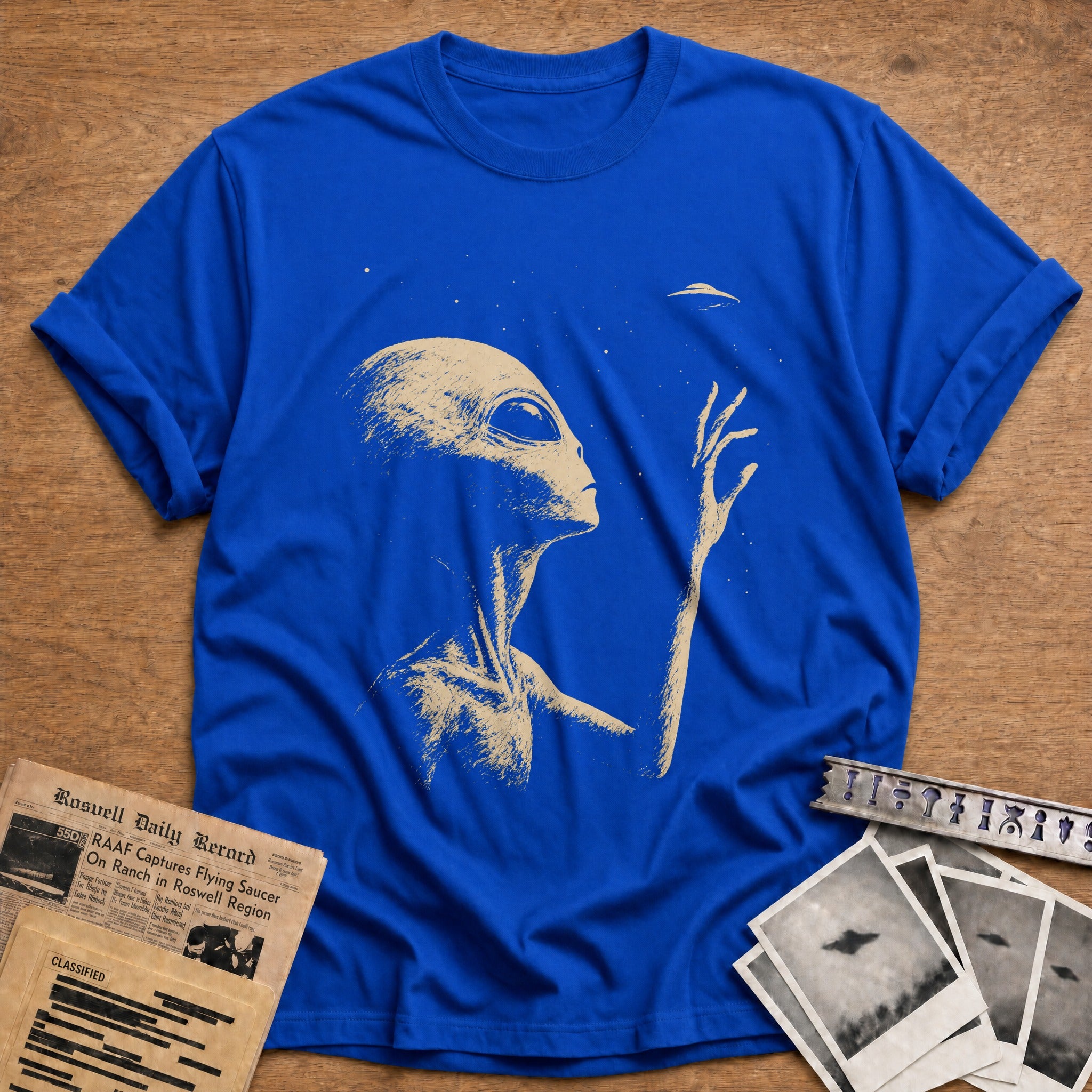 alien ufo space vintage - Royal