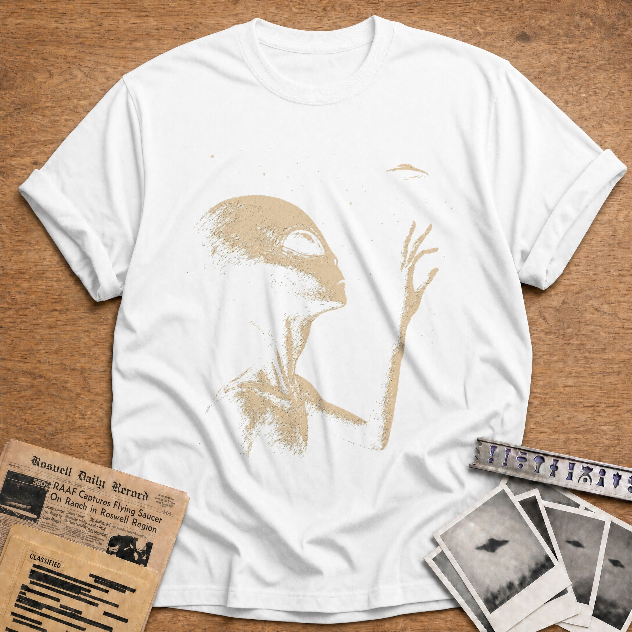 alien ufo space vintage - White